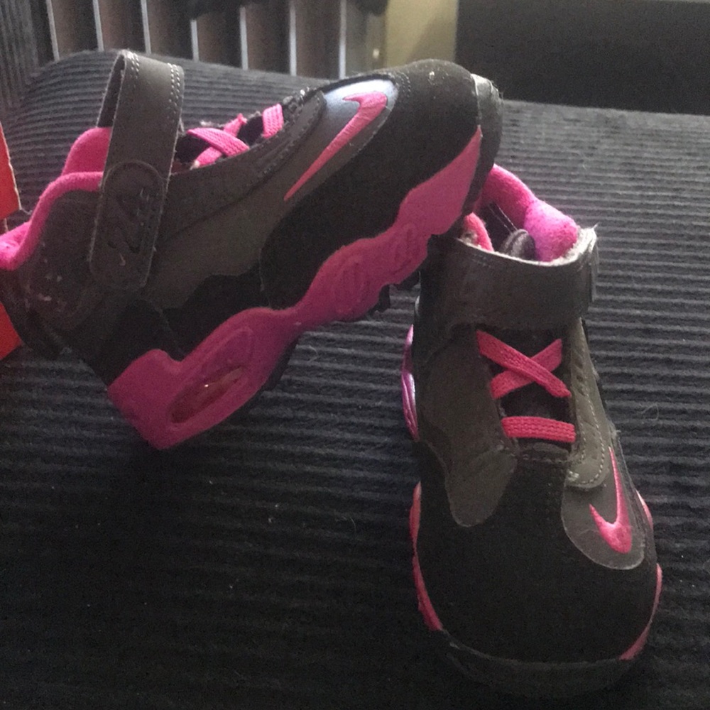 Nike Girls sneakers.
